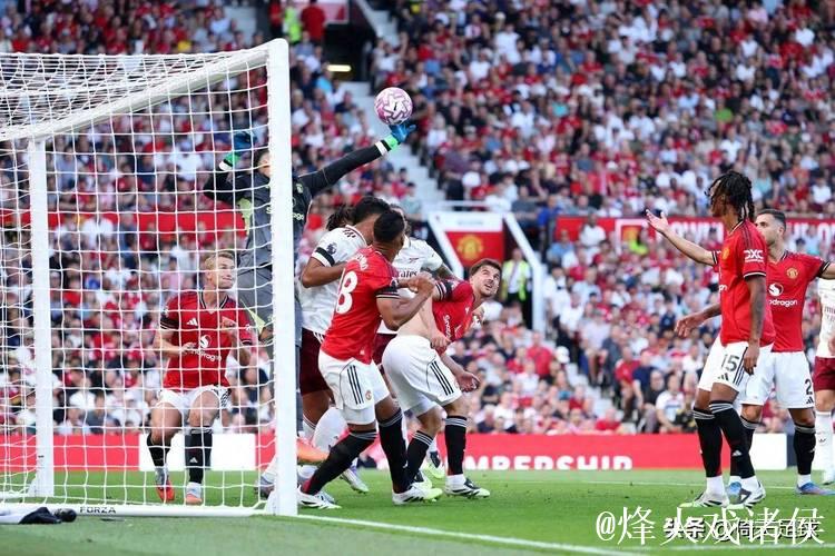英超争议判罚让曼联愤怒,对手多次疑似手球未判,暴力动作仅获黄牌 英超争议判罚让曼联愤怒,对手多次疑似手球未判,暴力动作仅获黄牌